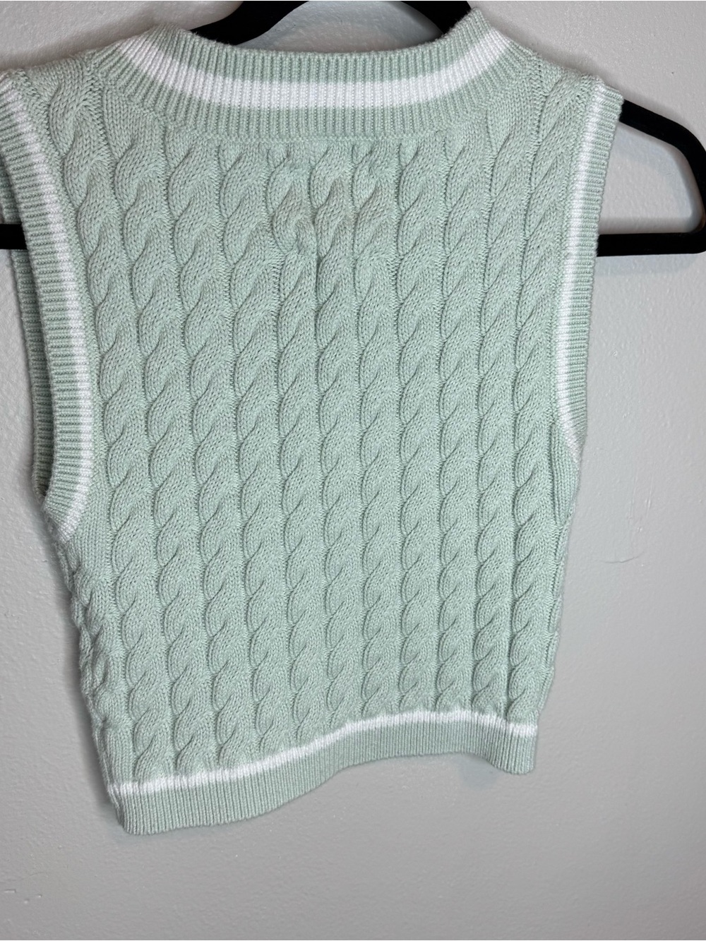 Abercrombie & Fitch Mint Green Cable Knit V-Neck Sweater Vest Cropped - Picture 4 of 6